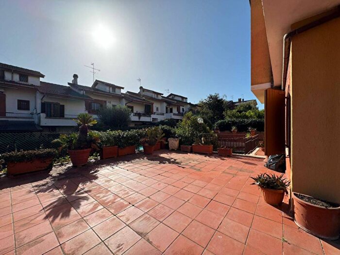 Casa con 6 locali in affitto in Via Giuseppe Balzaretto, Pisana Bravetta, Roma