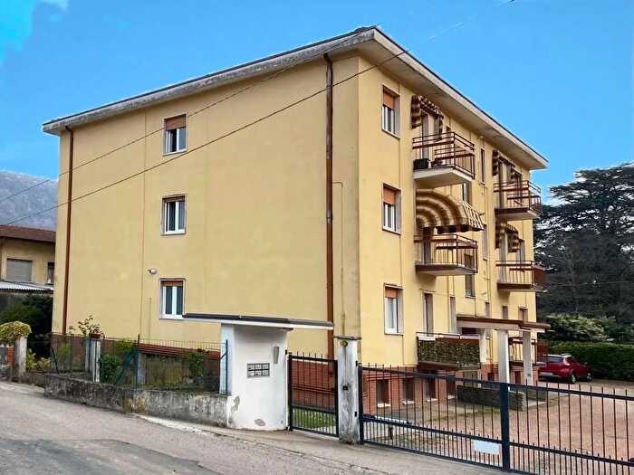 Appartamento trilocale in vendita in Brusimpiano