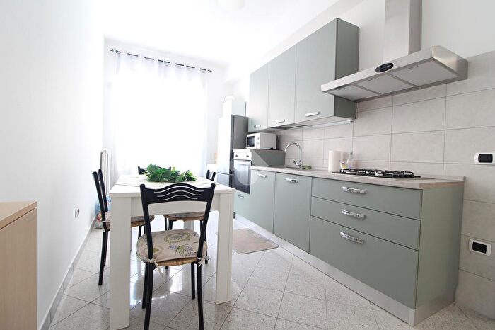 Appartamento trilocale in affitto in Via De Sanctis, Pescara