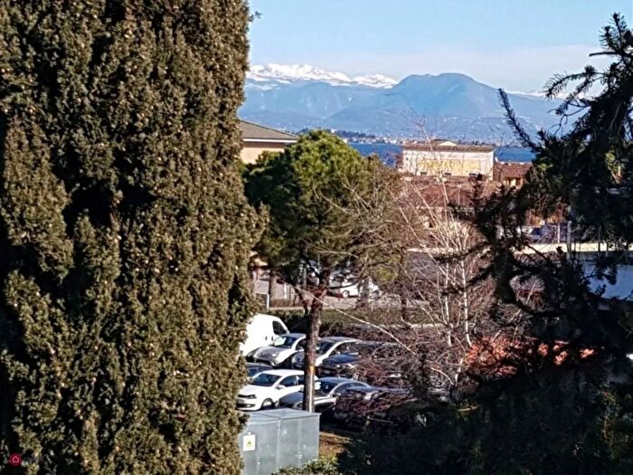 Casa con 10 locali in vendita in Desenzano Del Garda