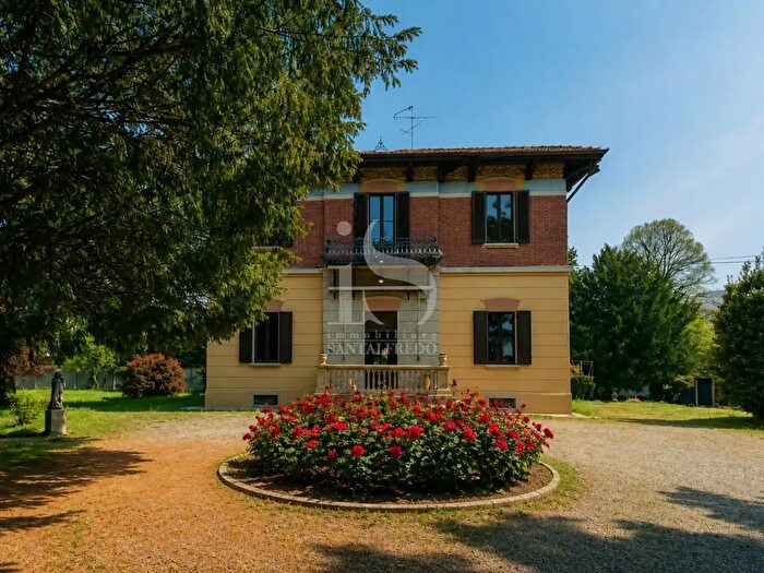 Casa con 9 locali in vendita in Via Mazzini, Vimercate