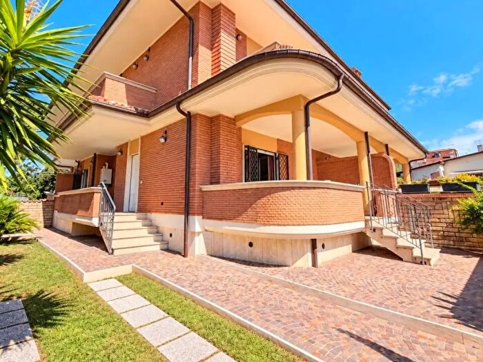Casa quadrilocale in vendita in Via Calliope, Anzio