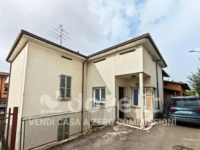 Casa trilocale in vendita in Vicolo Vincenzo Monti, Castelli Calepio