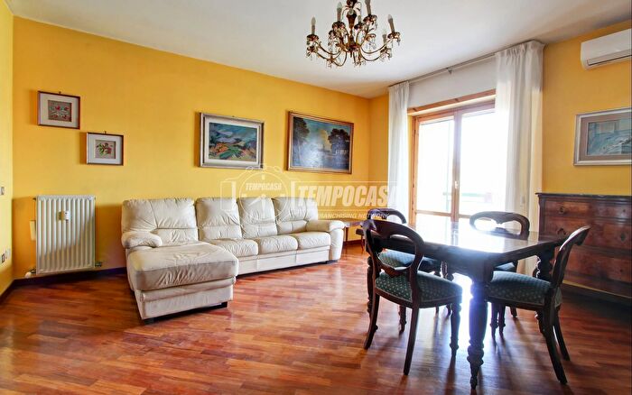 Appartamento trilocale in vendita in Via Fossombrone, Roma