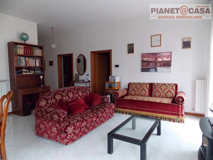 Appartamento quadrilocale in vendita in Via Burrone, Colli Del Tronto