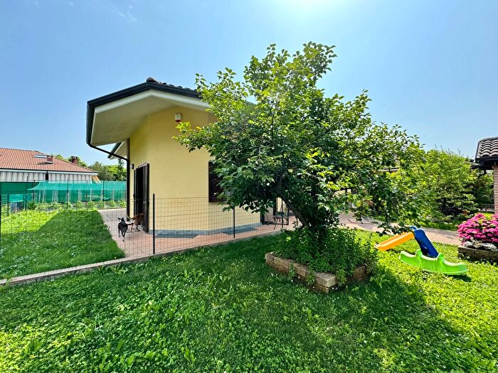 Casa con 6 locali in vendita in Via San Gillio, Givoletto