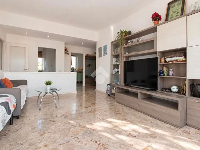 Appartamento quadrilocale in vendita in Via Pizzo di Redorta, Bergamo