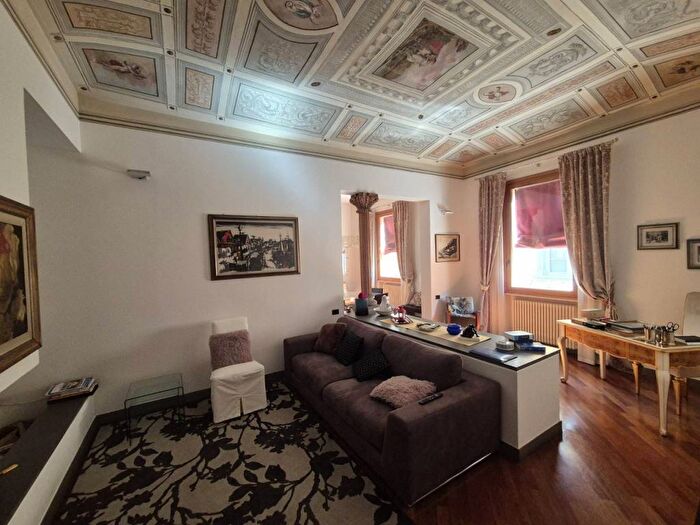 Appartamento trilocale in affitto in via strinati, Centro Storico, Cesena