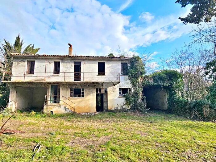 Casa con 6 locali in vendita in Via Valmala, Mondaino