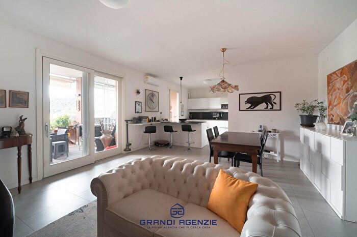 Appartamento trilocale in vendita in Via San Valentino, Costabissara