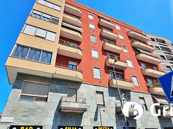 Appartamento bilocale in vendita in Via Giambellino, Milano