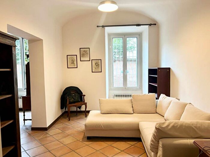 Appartamento quadrilocale in affitto in Via di San Giovanni in Laterano, Colosseo Fori Imperiali, Roma