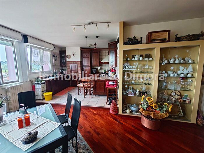 Appartamento con 6 locali in vendita in Imola