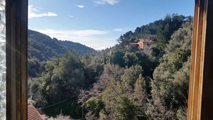 Casa trilocale in vendita in Via Ughetto, Ventimiglia
