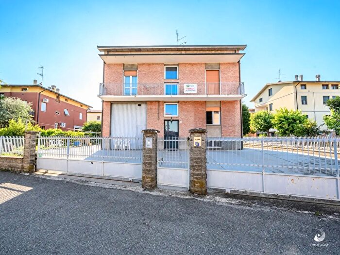 Casa con 6 locali in vendita in Castelnuovo Rangone