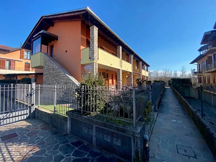 Appartamento quadrilocale in vendita in Via Petrarca, Terno DIsola