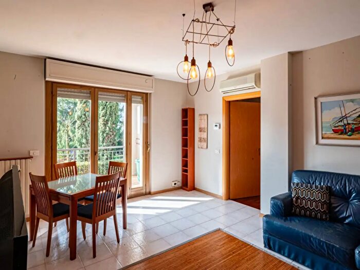 Appartamento trilocale in affitto in Via Rinaldo Colombo, Sarnico