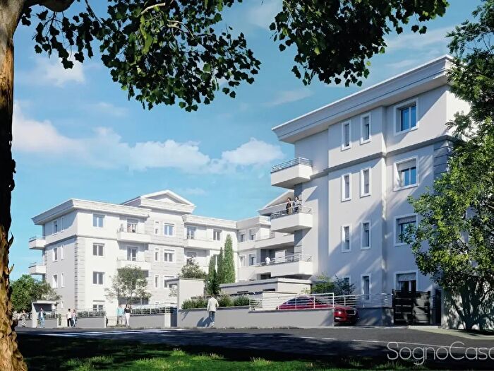 Appartamento trilocale in vendita in Via dei Pini, Campi Bisenzio