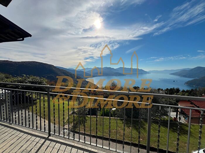 Appartamento con 7 locali in vendita in Maccagno con Pino e Veddasca