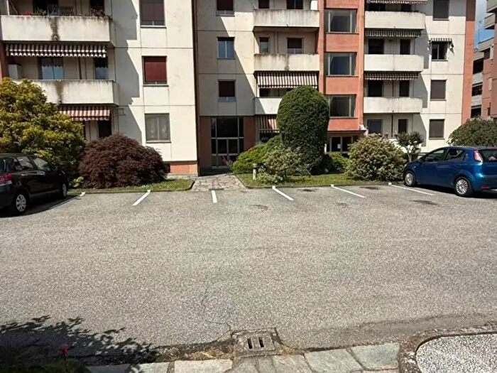 Appartamento quadrilocale in vendita in Via Rottigni, Casale Monferrato