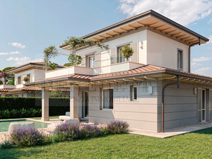 Casa con 6 locali in vendita in Via Montanara, Pietrasanta
