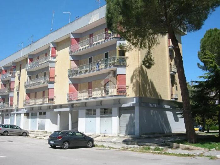 Appartamento con 5 locali in vendita in Piazza Giovanni Fattori, Brindisi