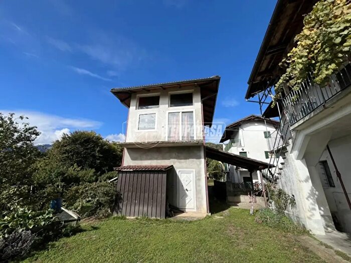 Casa bilocale in vendita in Frazione Cresto, San Colombano Belmonte