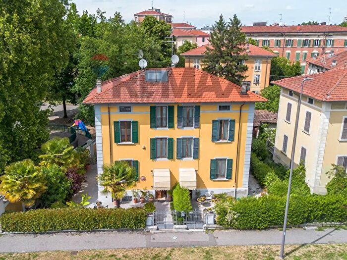 Casa con 8 locali in vendita in IV Novembre, Fidenza