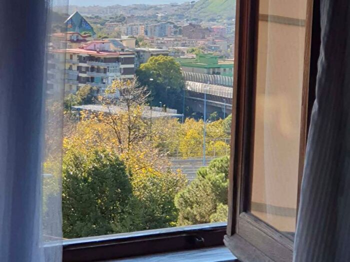 Appartamento trilocale in affitto in Via Pietro Mascagni, Vomero, Napoli