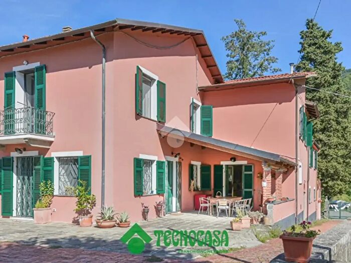 Casa con 9 locali in vendita in Località Campi, Calice Al Cornoviglio