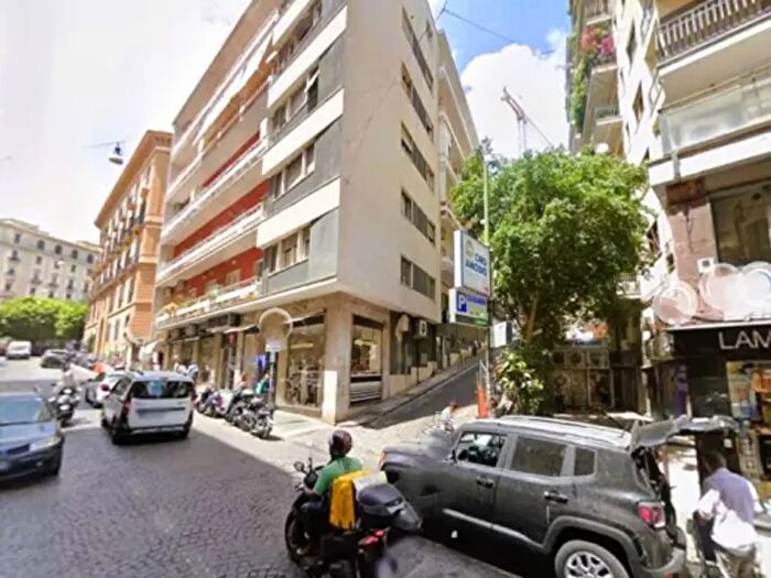 Appartamento trilocale in vendita in Via Vittoria Colonna, Napoli
