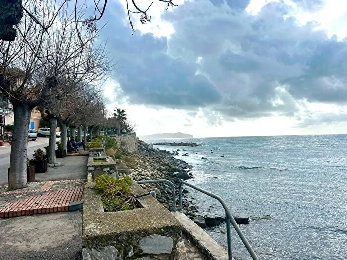 Casa trilocale in vendita in Via Chiusa, Pisciotta