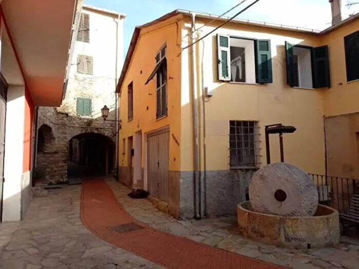 Casa con 5 locali in vendita in Via Roma, Caravonica