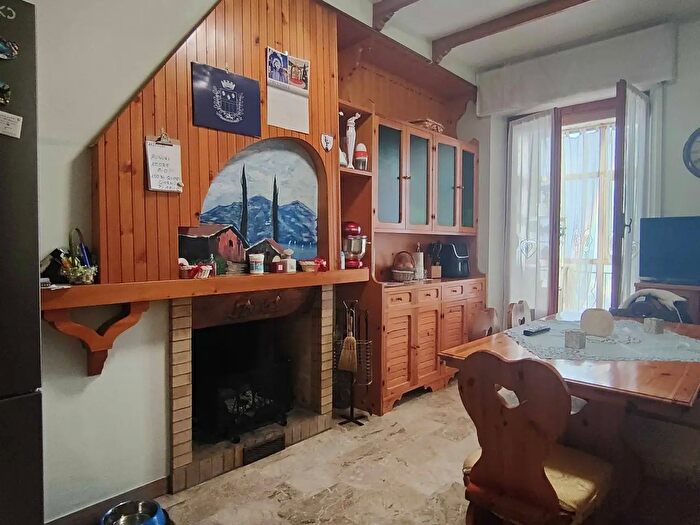 Appartamento con 5 locali in vendita in Via delle Mura, Acquaviva Picena