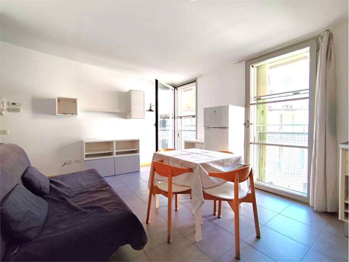 Appartamento bilocale in affitto in Via Giacosa, Rovereto, Milano