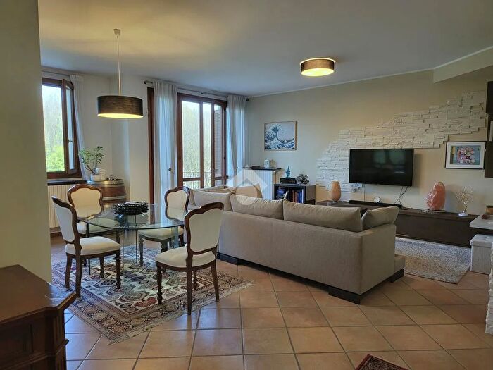 Casa con 5 locali in vendita in Via Don Lorenzo Perosi, Besana In Brianza