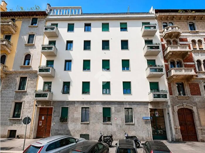 Appartamento trilocale in vendita in Via Giuseppe Compagnoni, Milano