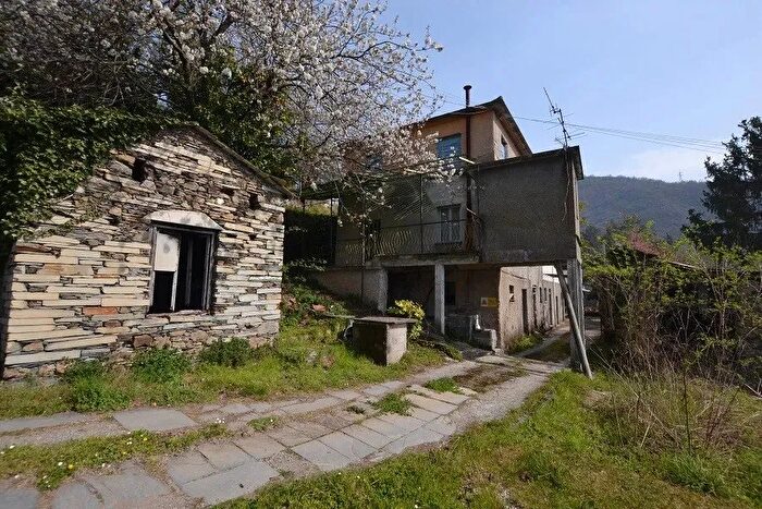 Casa con 6 locali in vendita in Tribogna