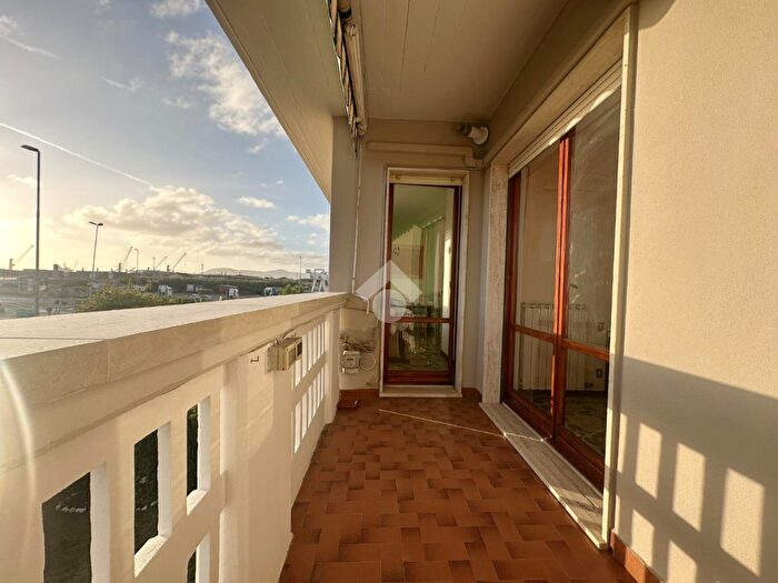 Appartamento trilocale in vendita in Via Zaccagna, Carrara