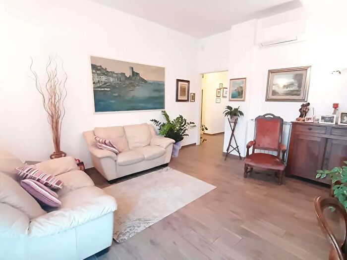 Appartamento con 6 locali in vendita in Sarzana