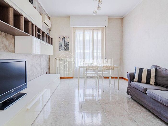 Appartamento trilocale in affitto in Via Arcivescovo Romilli, Corvetto, Milano