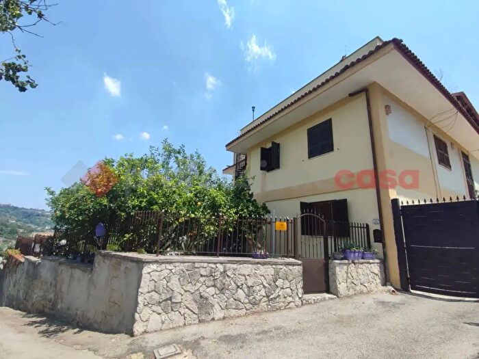 Casa con 10 locali in vendita in Via Montagna Spaccata, Napoli