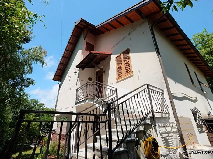 Appartamento quadrilocale in vendita in Urbe