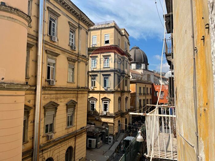 Appartamento trilocale in affitto in Via della Sapienza, Centro Storico, Napoli