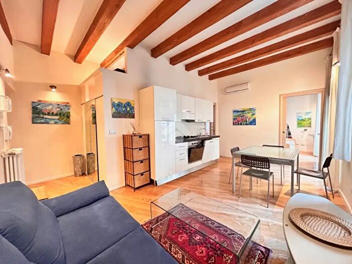 Appartamento trilocale in vendita in Via Carducci, Verona