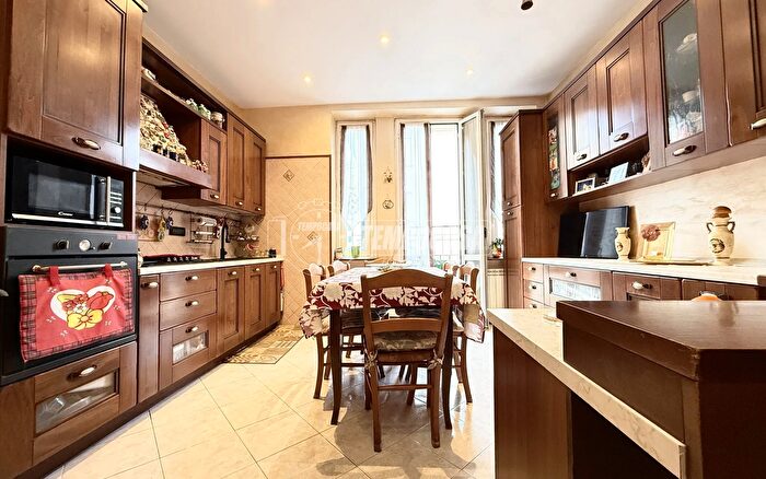 Appartamento quadrilocale in vendita in Via Digione, Genova