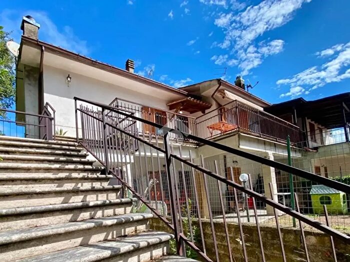 Casa trilocale in vendita in Via dei Pini, Valentano