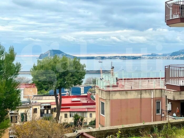 Appartamento trilocale in affitto in Traversa Pisano, Pozzuoli