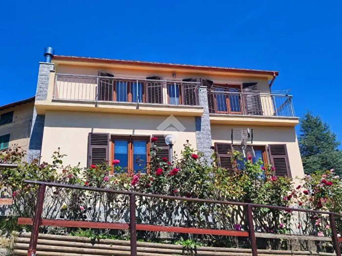 Casa con 10 locali in vendita in Località Cornaro, Torriglia