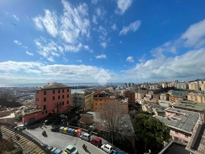 Appartamento con 6 locali in vendita in Via Napoli, Genova